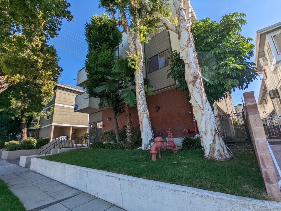 612 N 6th St - Photo 2 of 42