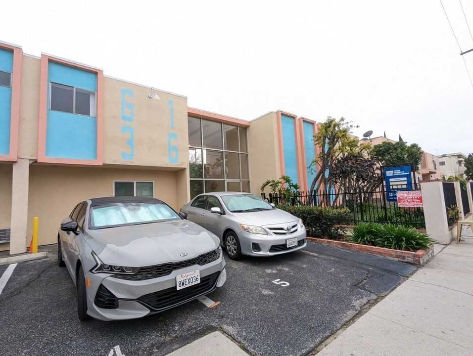 6136 Fulton Ave - Photo 2 of 50