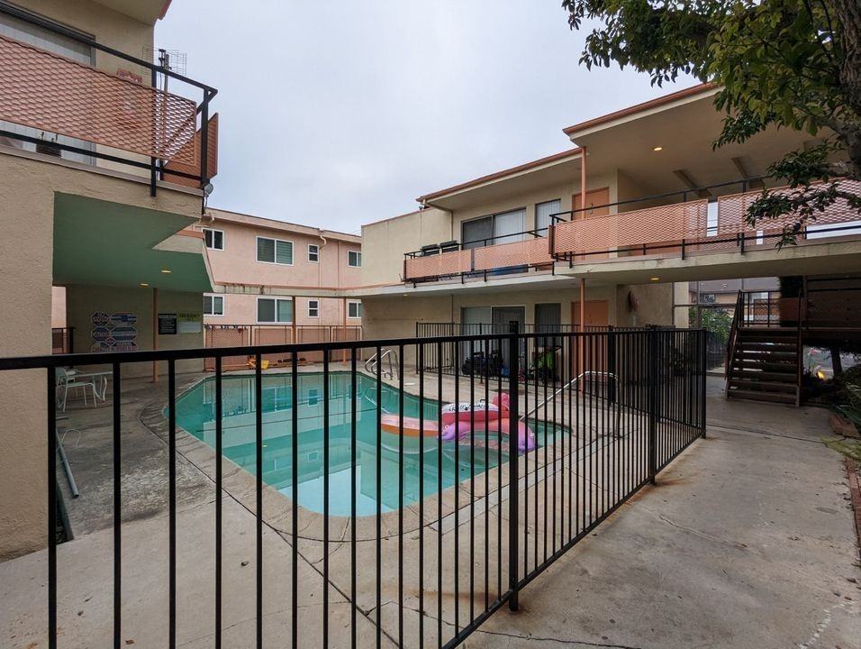 6136 Fulton Ave - Photo 4 of 50