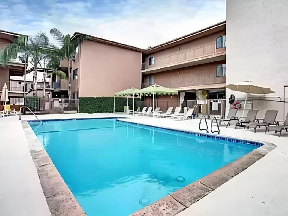 10760 Rose Ave. - Photo 4 of 50