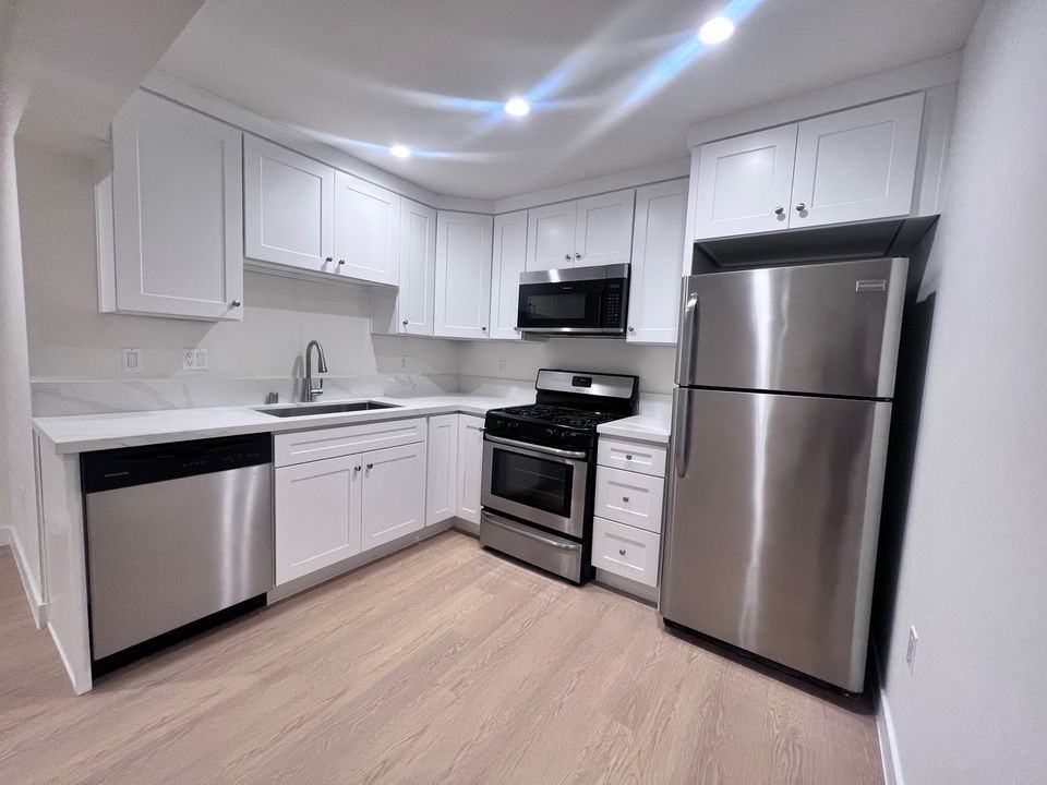 10760 Rose Ave. - Photo 7 of 50