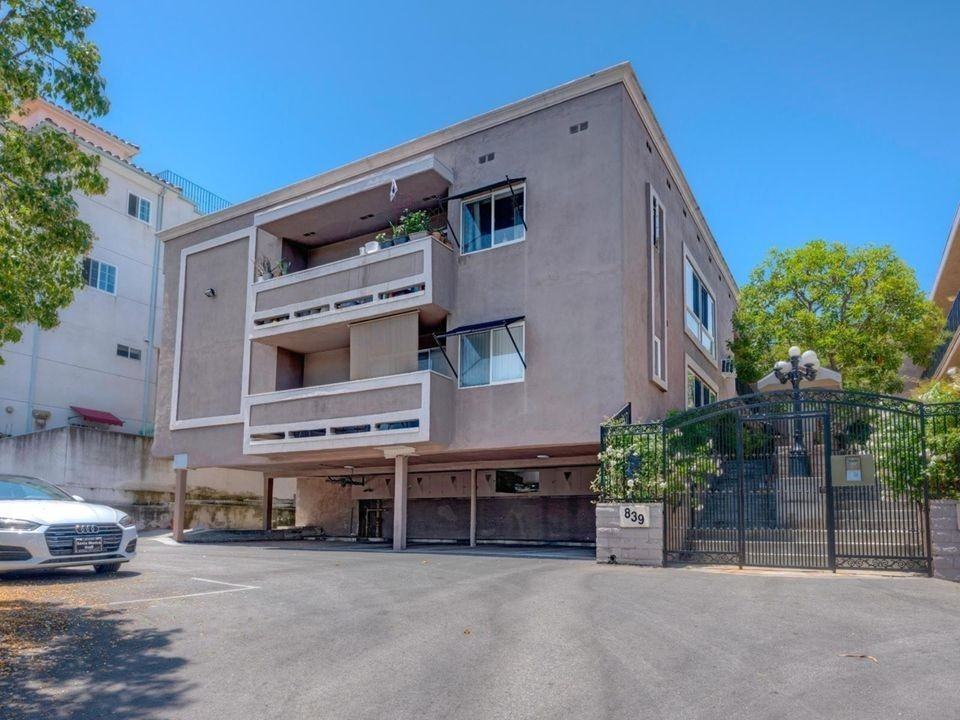 833 - 839 S Plymouth Blvd - Photo 2 of 50