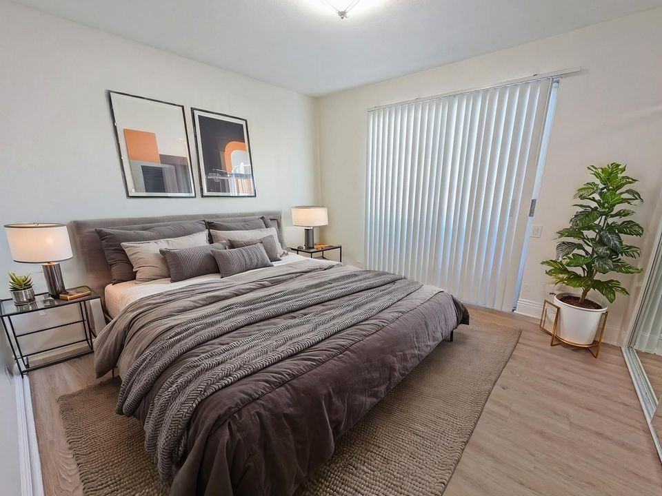 922 N Croft Ave - Photo 7 of 44