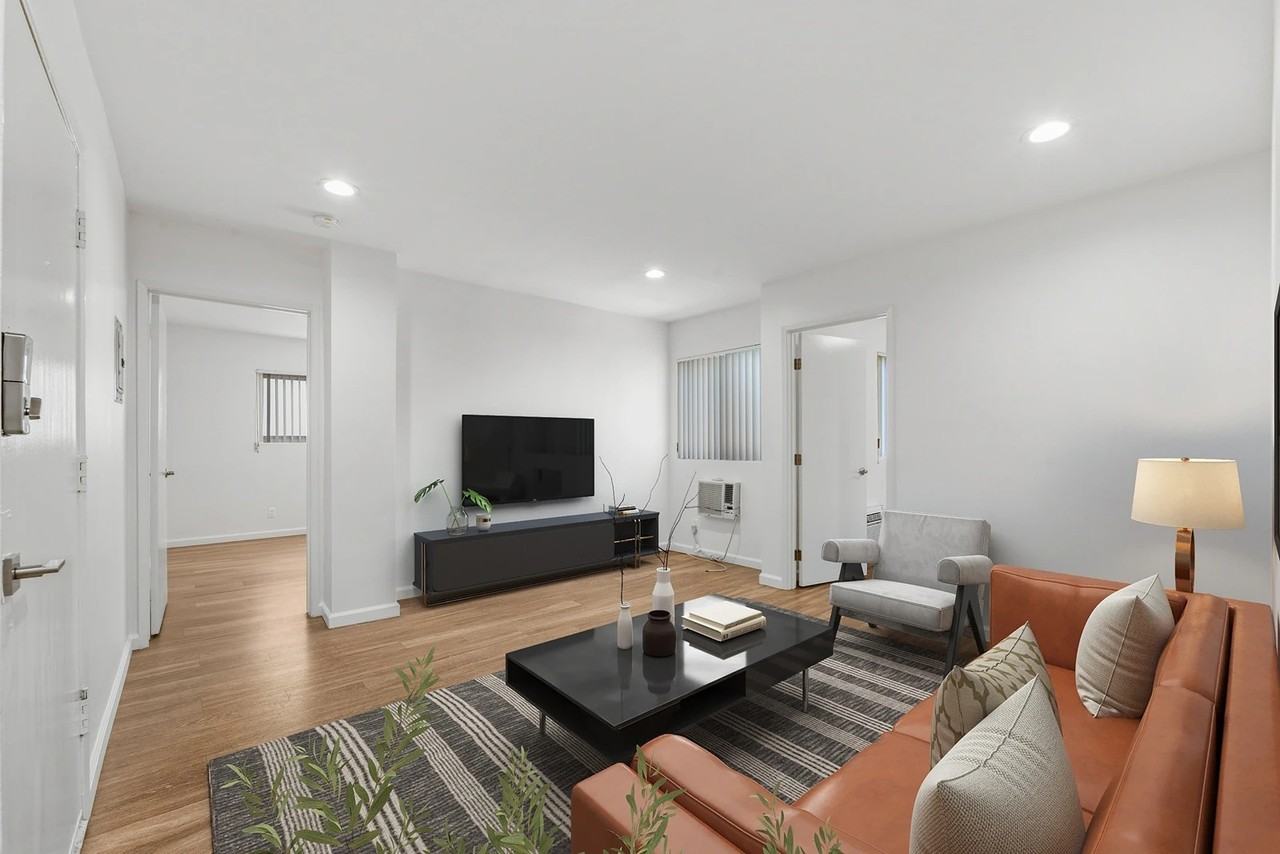 925 W 30th St - Photo 7 of 50