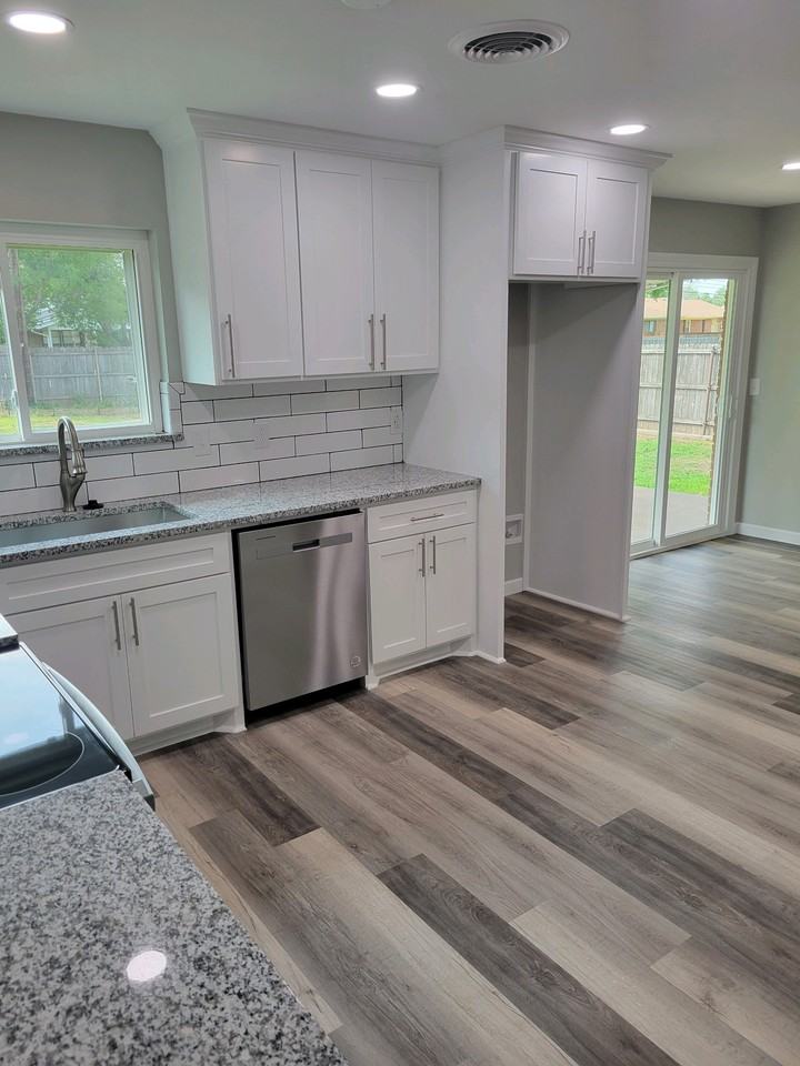 4903 Lake Park Dr #NA - Photo 2 of 18