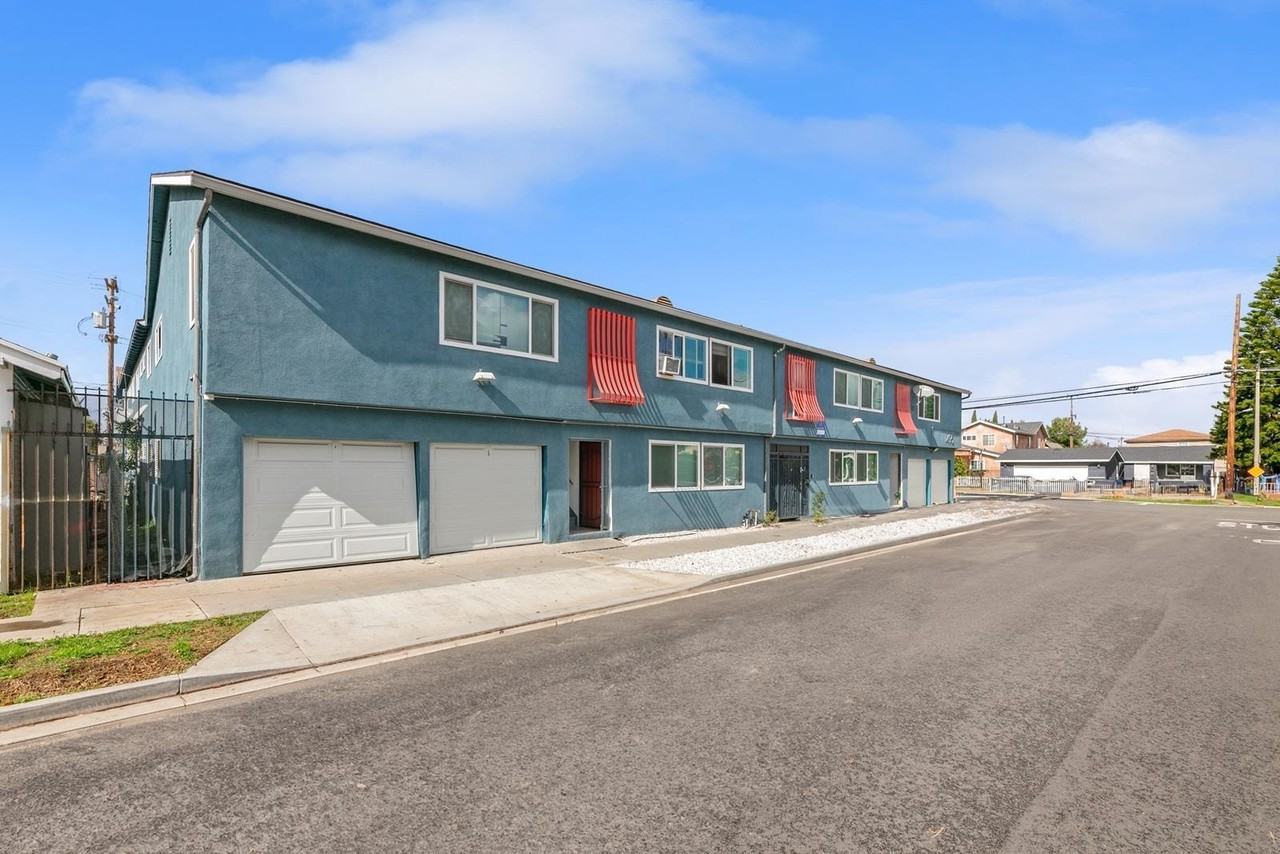 1495 Peterson Ave - Photo 3 of 26