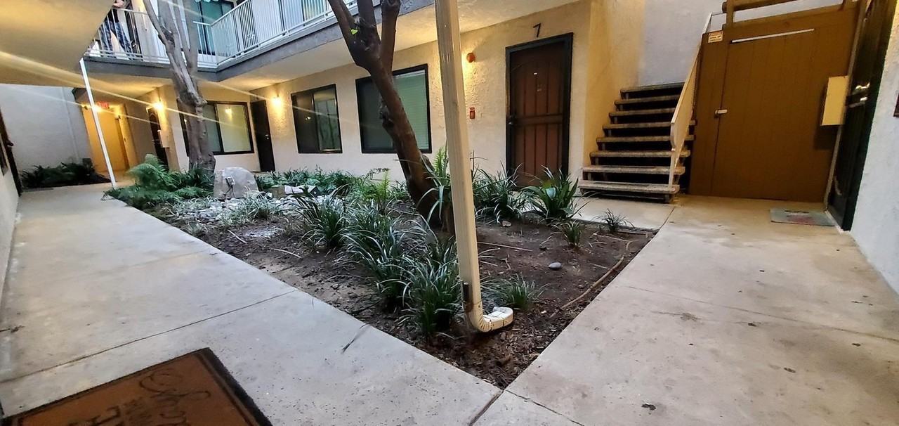 1628 W 218th St - Photo 7 of 50