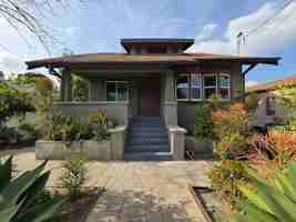 featured image of 1411 Mohawk St