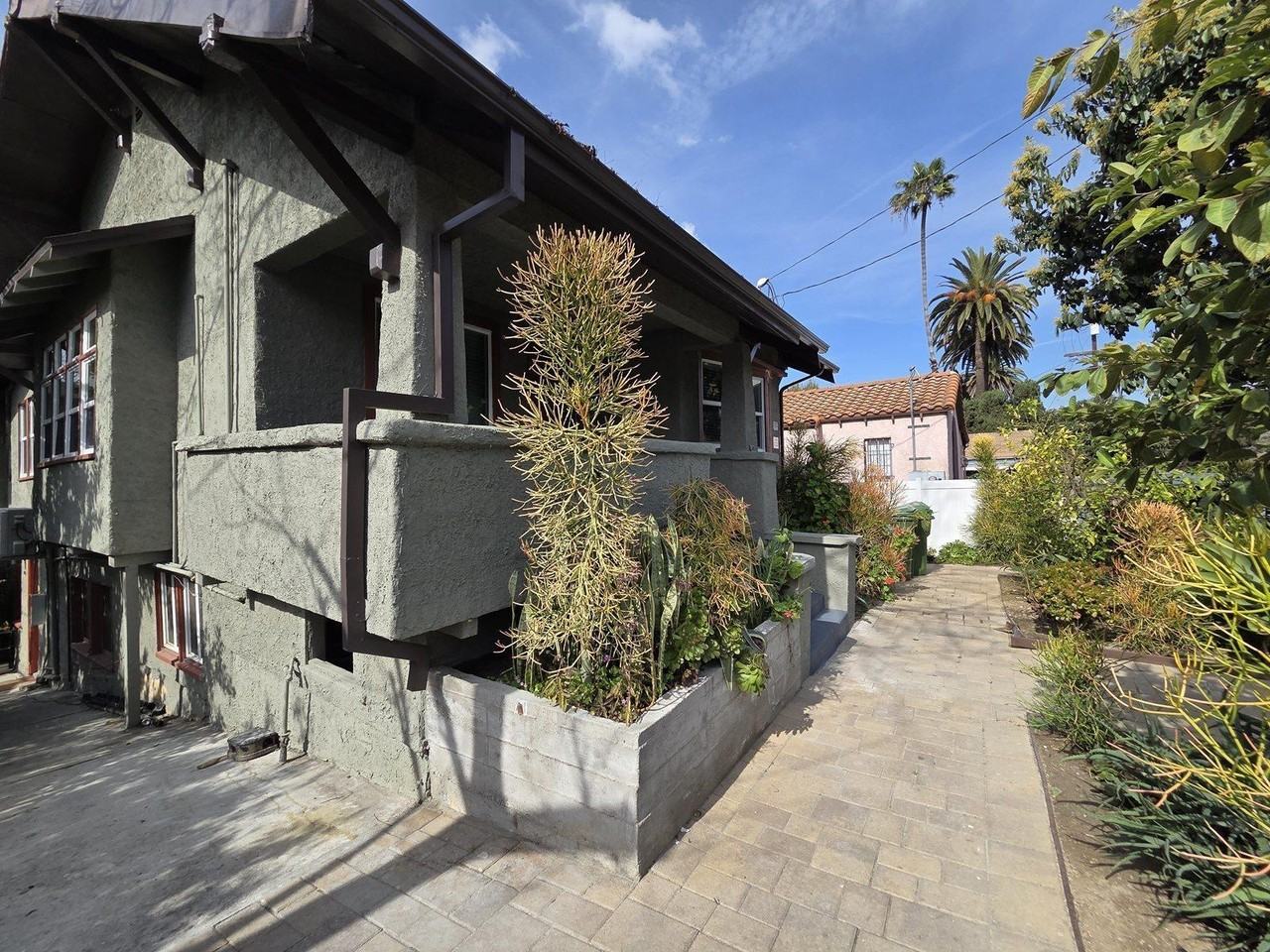 1411 Mohawk St - Photo 3 of 27