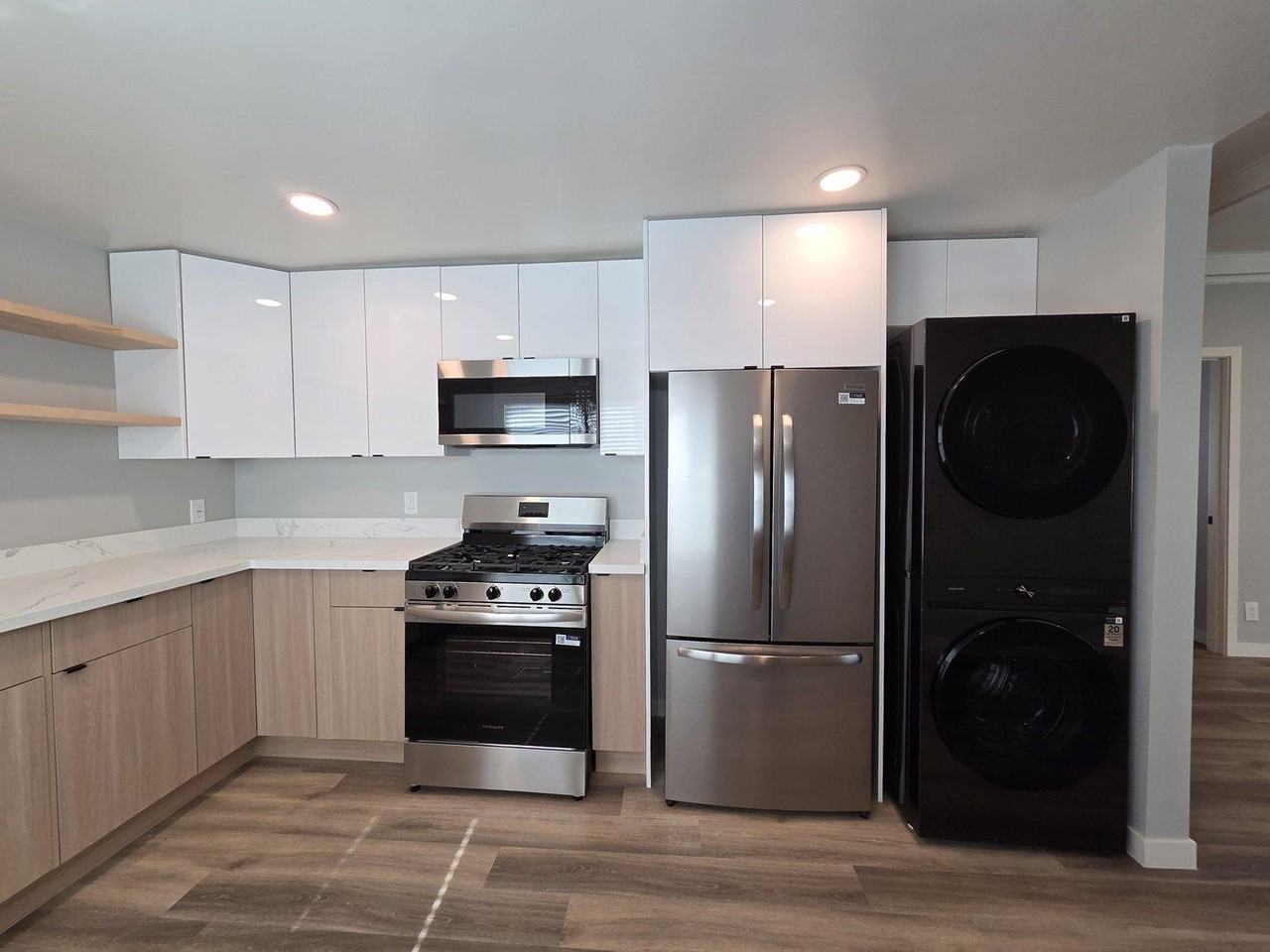 1411 Mohawk St - Photo 7 of 27