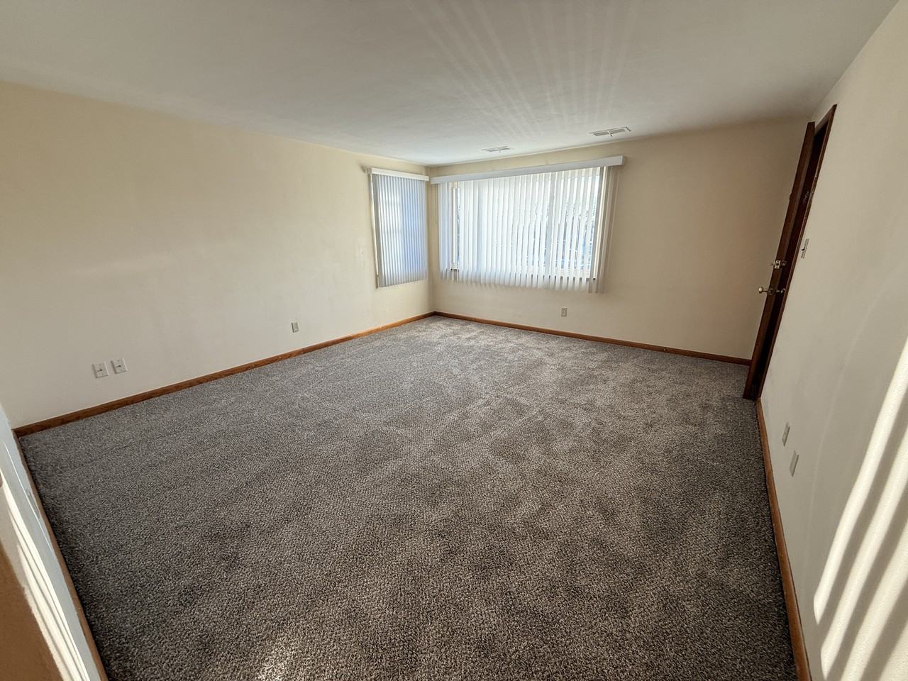 4760 Holiday Dr #4 - Photo 6 of 23