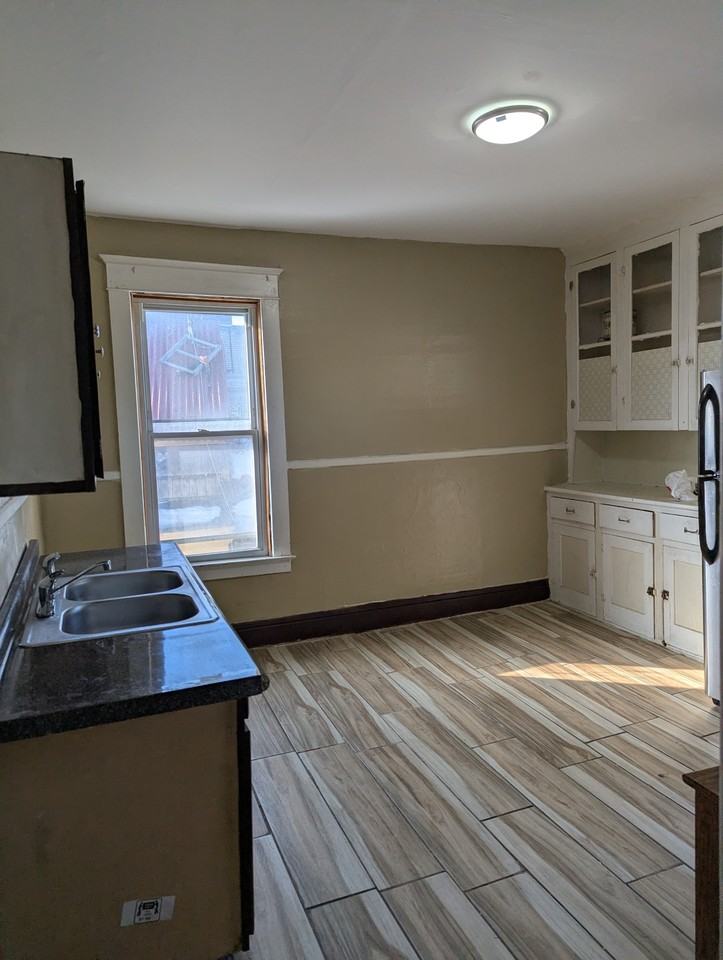 641 South St 2nd Fl #2ndFL - Photo 3 of 4