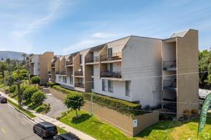 featured image of 860 W 5th St