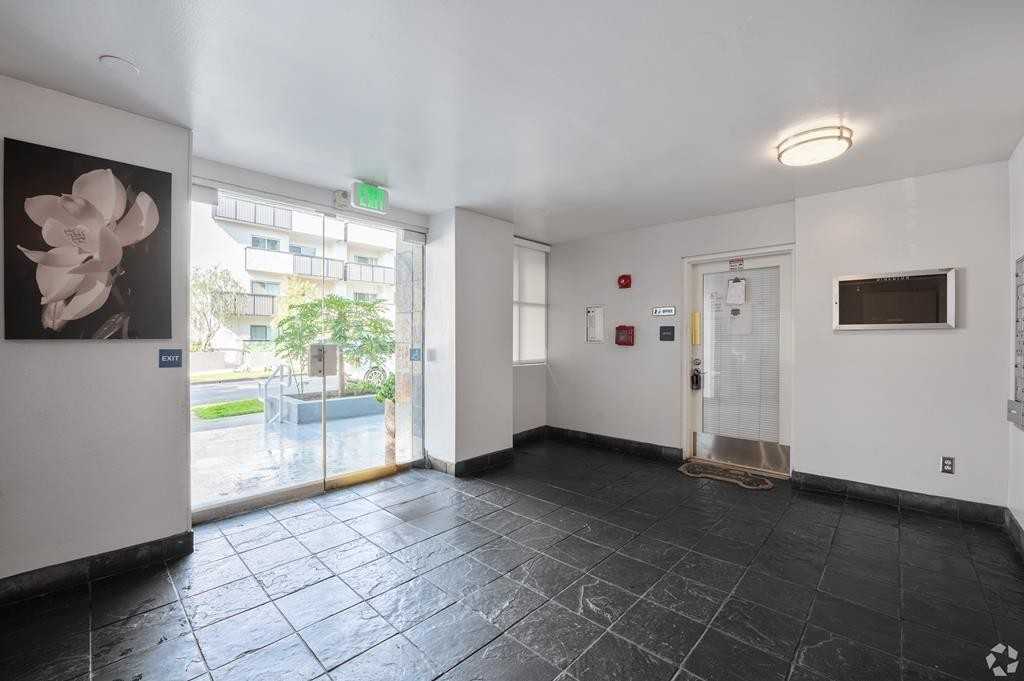 Poinsettia Club - Photo 5 of 10