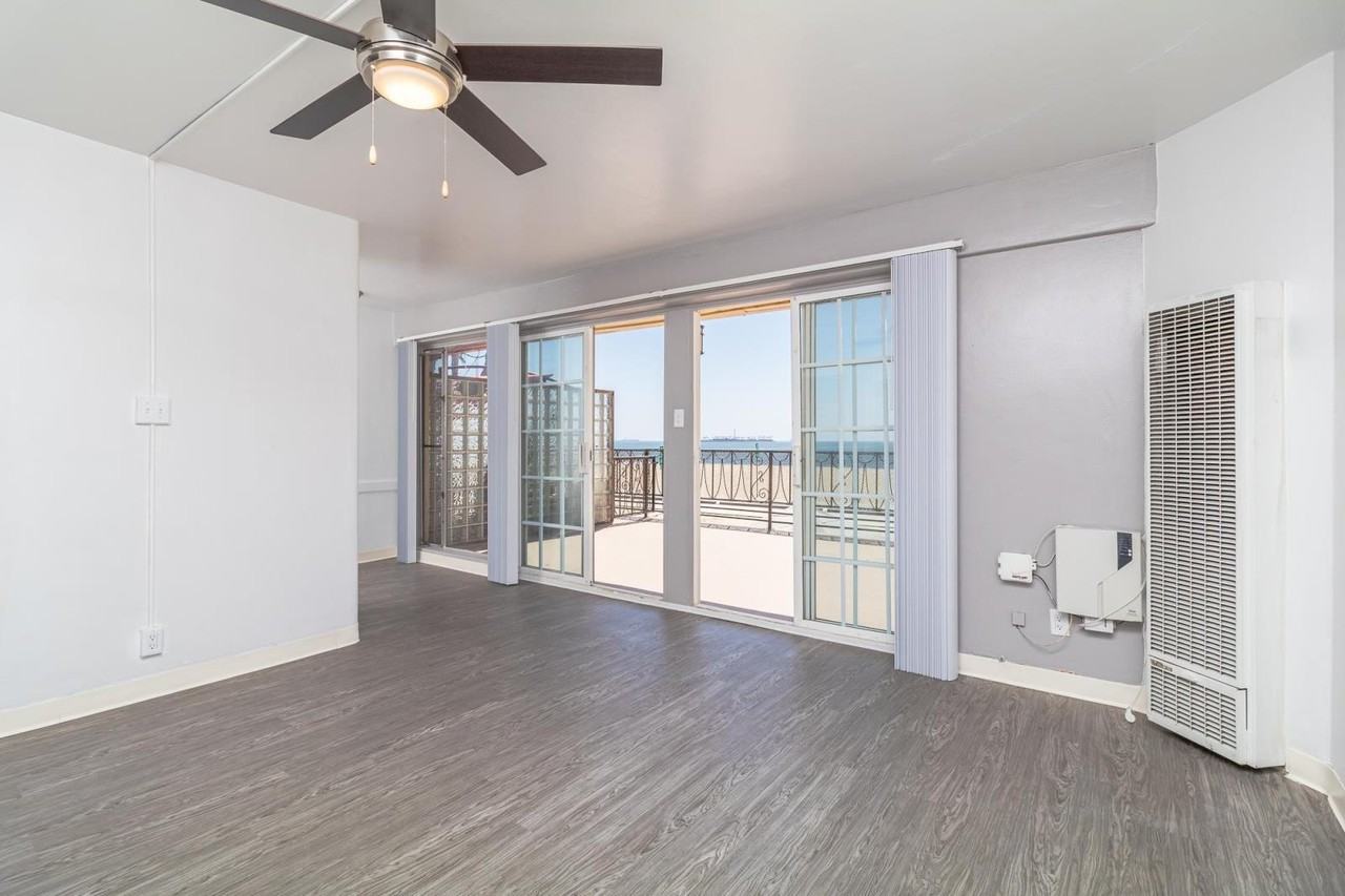 Long Beach Terraces - Photo 3 of 27