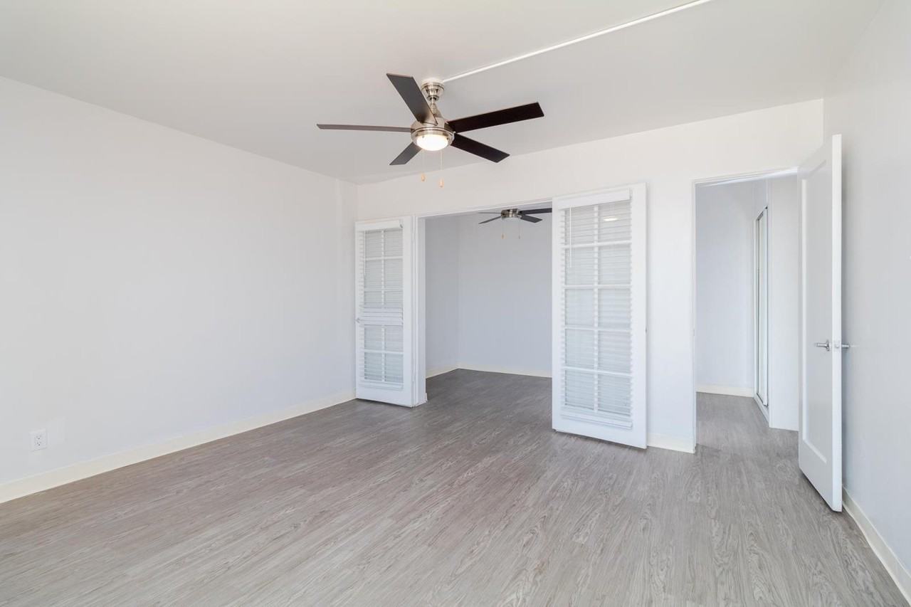 Long Beach Terraces - Photo 6 of 27