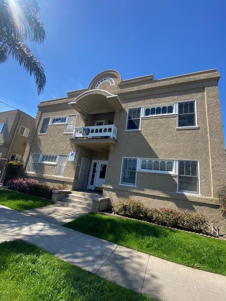 323 Hermosa Ave. - Photo 7 of 39