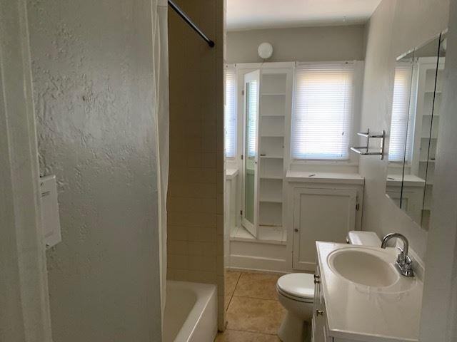246 Newport Ave - Photo 7 of 26
