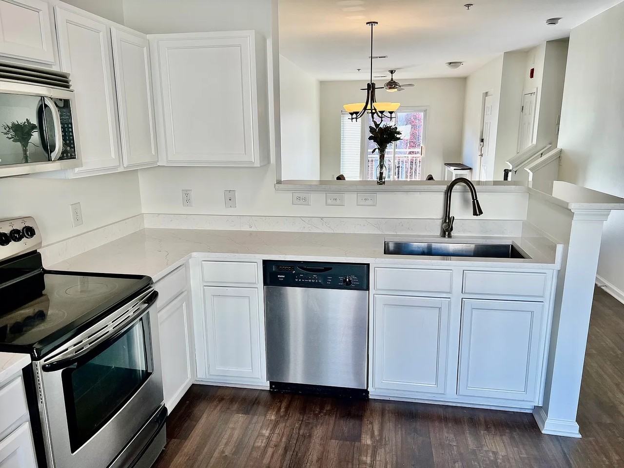 519 Donatello Ave - Photo 2 of 37