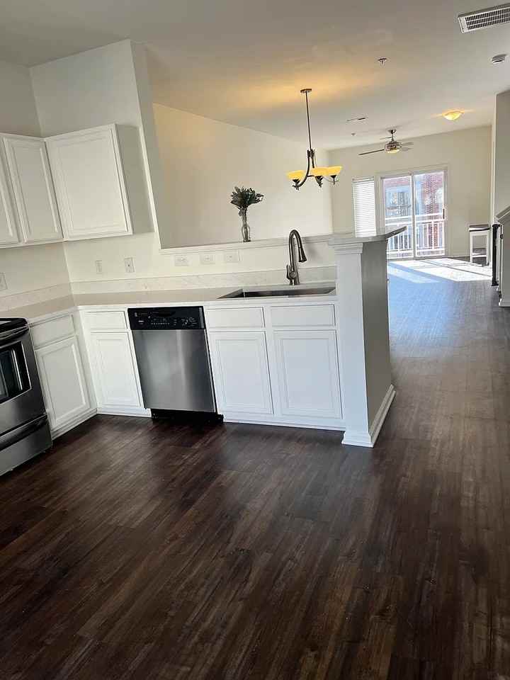 519 Donatello Ave - Photo 6 of 37