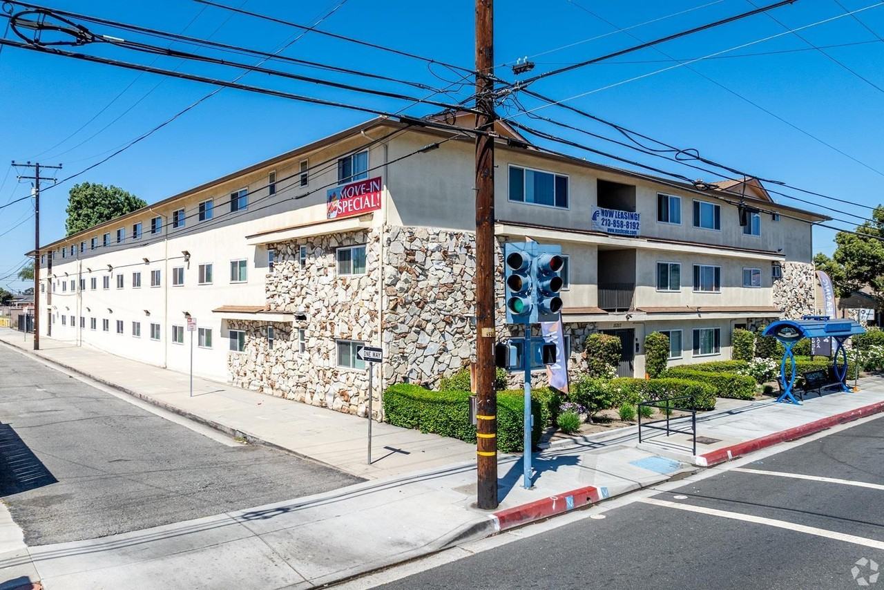 Somerset plaza - Photo 2 of 20