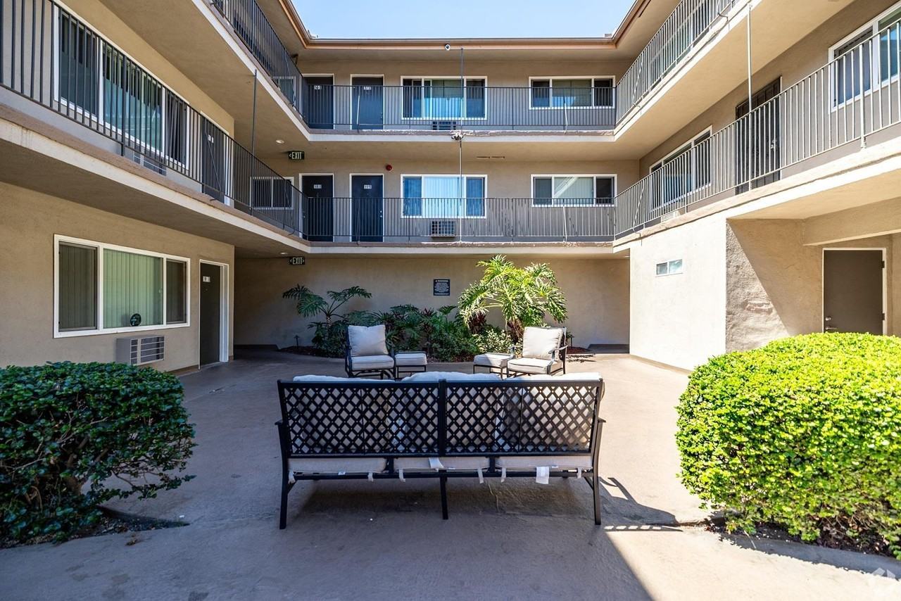 Somerset plaza - Photo 4 of 20