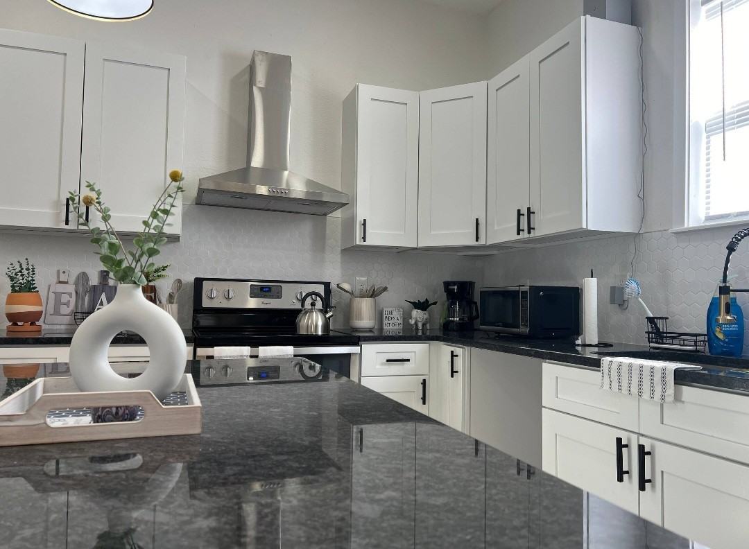 2415 N College Ave #2 - Photo 5 of 13