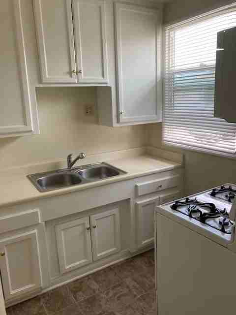 N. Kenwood - Photo 3 of 24