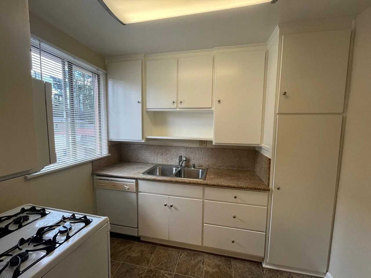 N. Kenwood - Photo 4 of 24