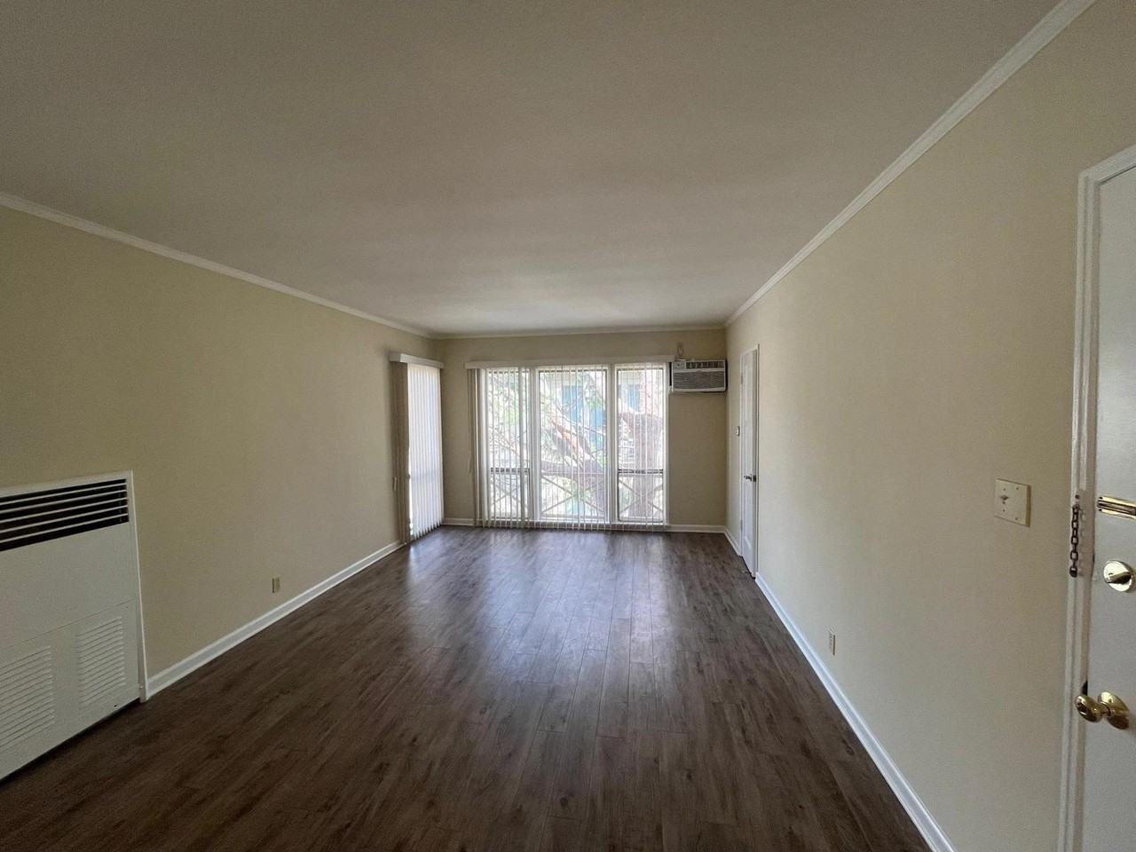 N. Kenwood - Photo 7 of 24