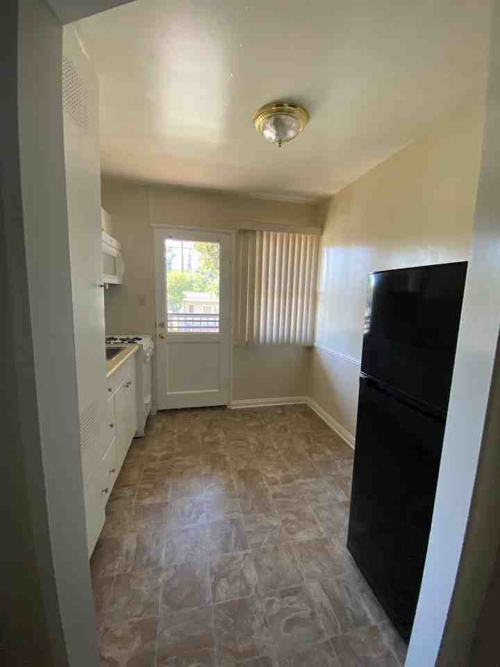 1851 Riverside Drive - Photo 4 of 50