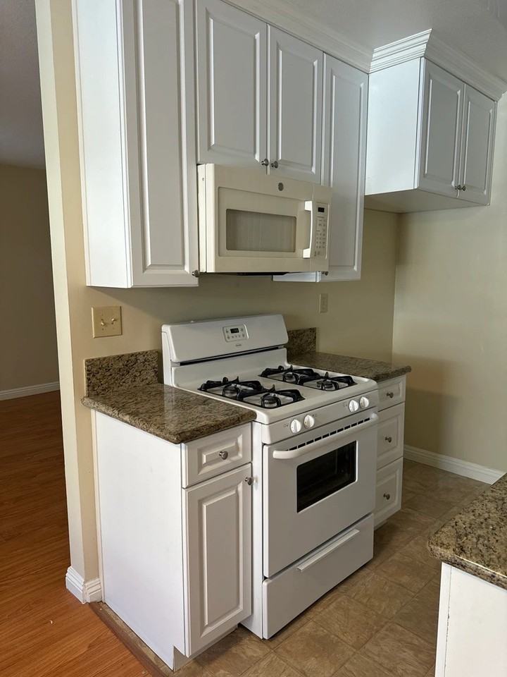 211 North Isabel - Photo 7 of 46