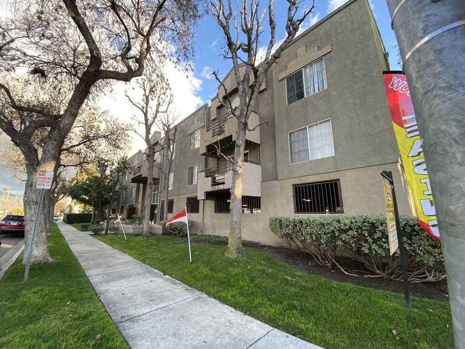 2908 W. Victory - Photo 2 of 50