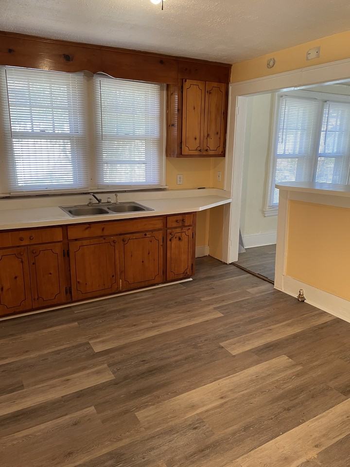 3918 Plainview Rd #NA - Photo 3 of 11