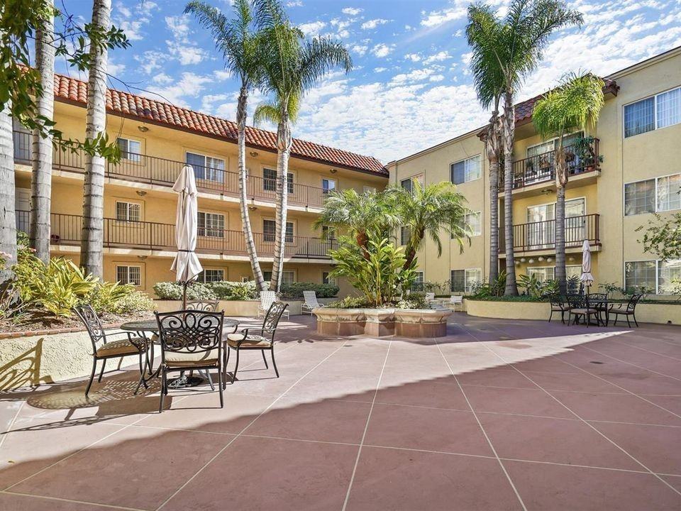 360 Hollywood Way - Photo 2 of 50