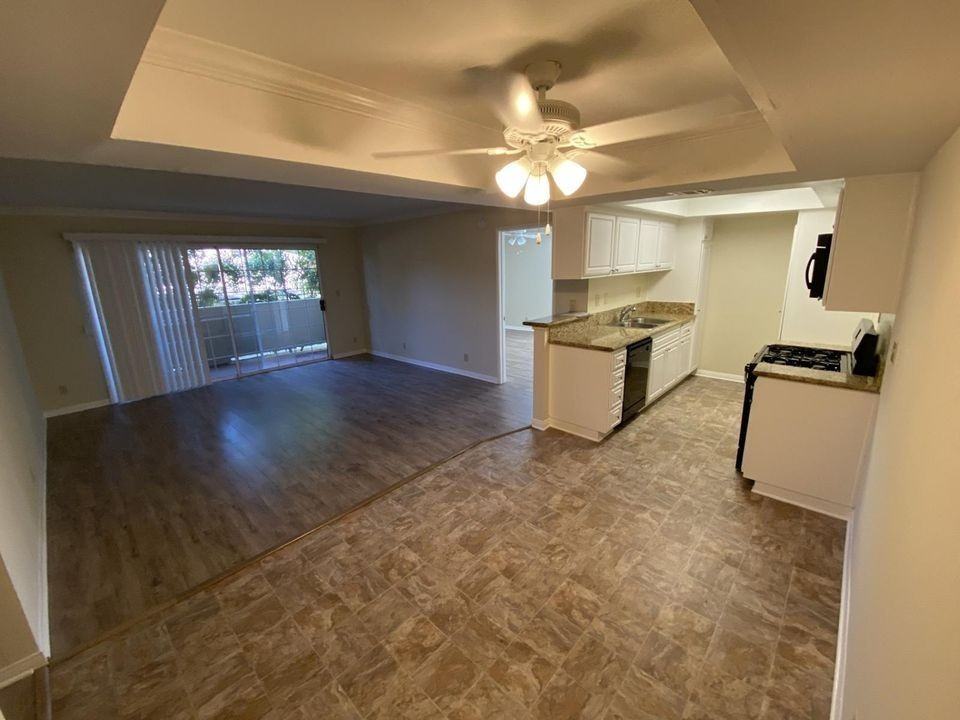 360 Hollywood Way - Photo 7 of 50