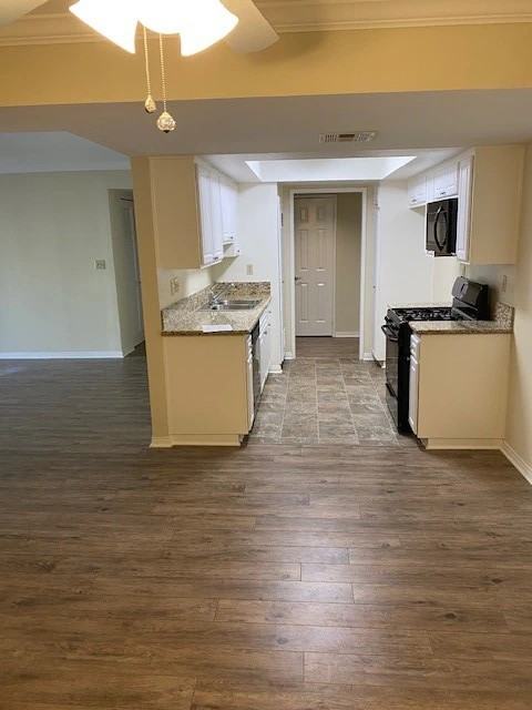 400 N Hollywood Way - Photo 3 of 50