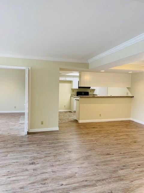 400 N Hollywood Way - Photo 7 of 50