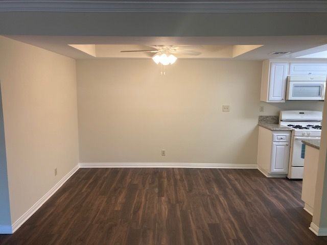 400 N Hollywood Way - Photo 5 of 50