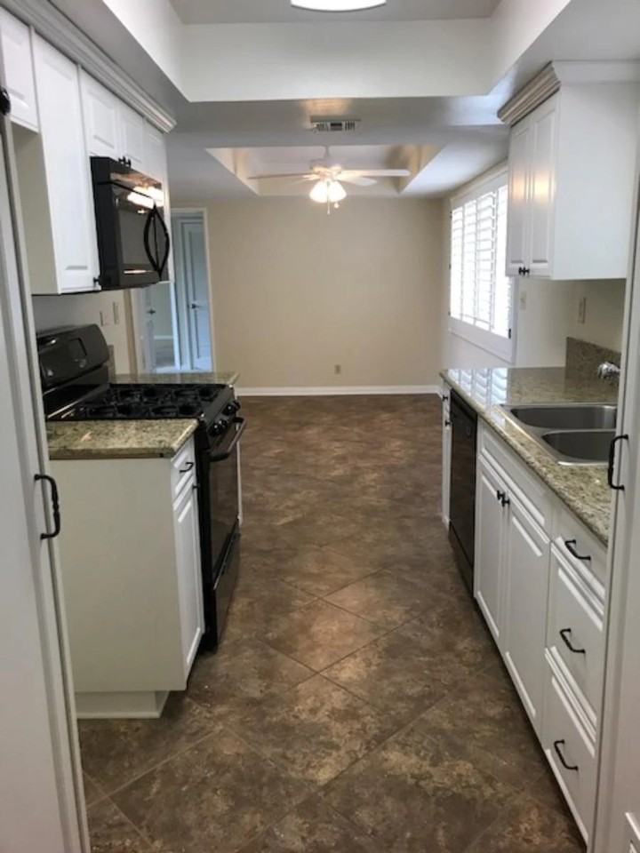 400 N Hollywood Way - Photo 2 of 50