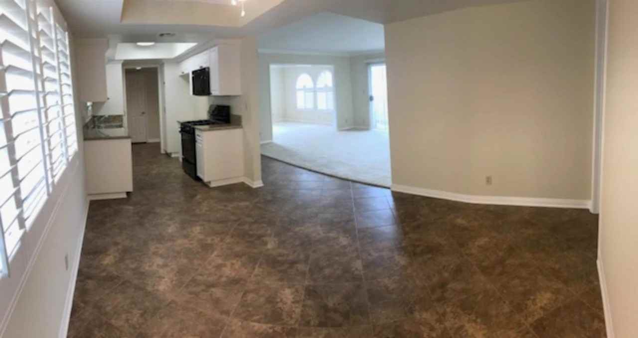 400 N Hollywood Way - Photo 3 of 50