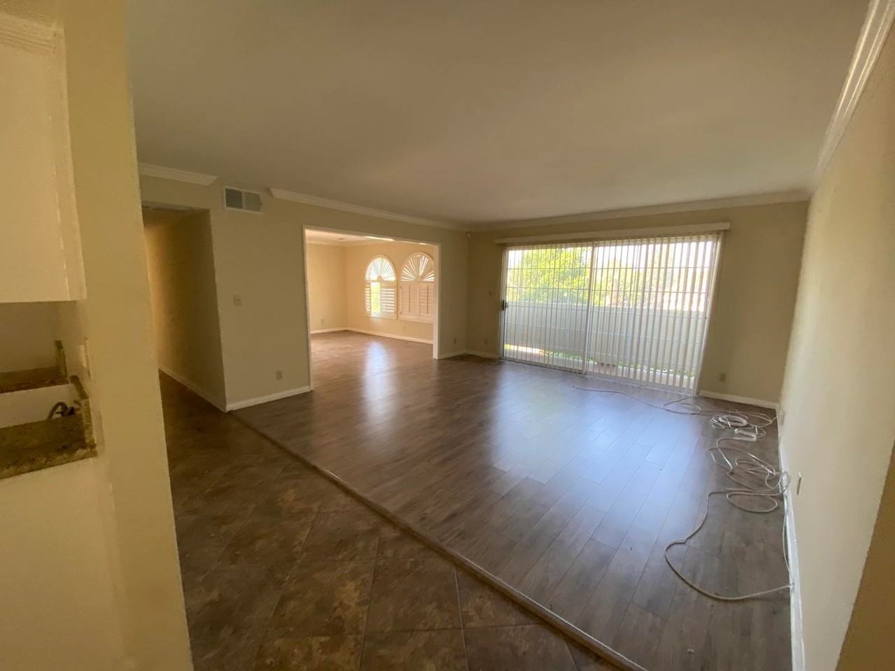 400 N Hollywood Way - Photo 5 of 50