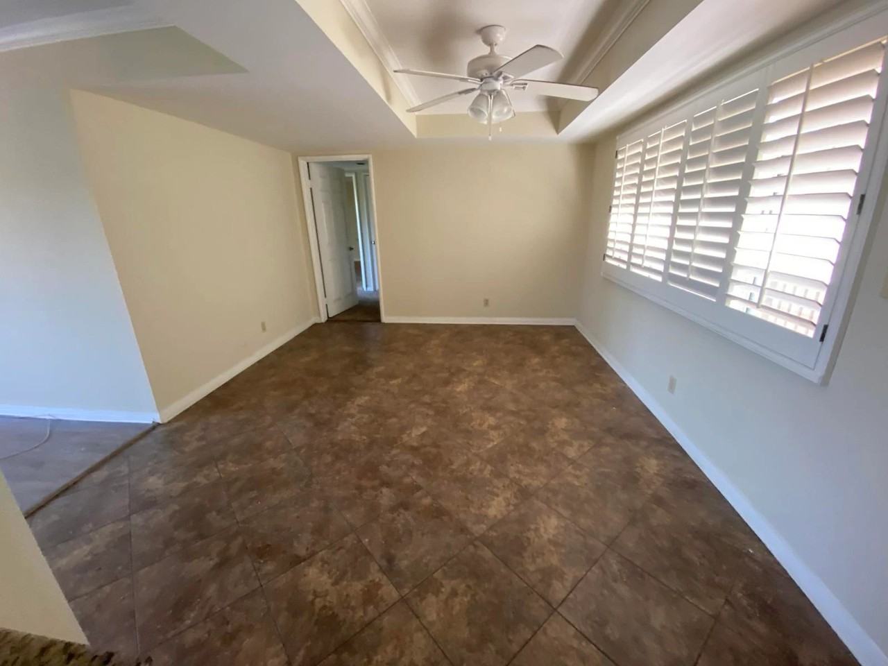 400 N Hollywood Way - Photo 7 of 50