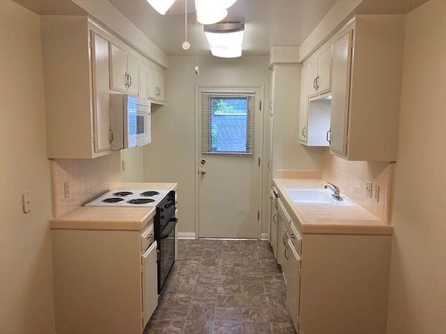 426 East Elmwood - Photo 4 of 26