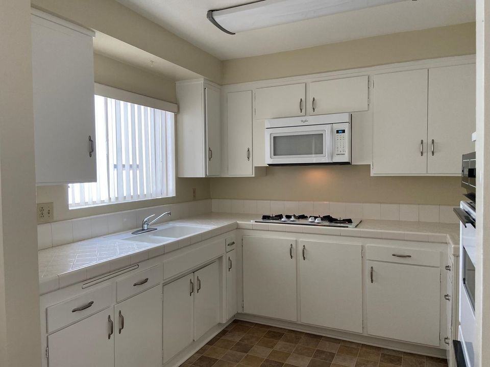 4439 Ocean View Blvd - Photo 4 of 24