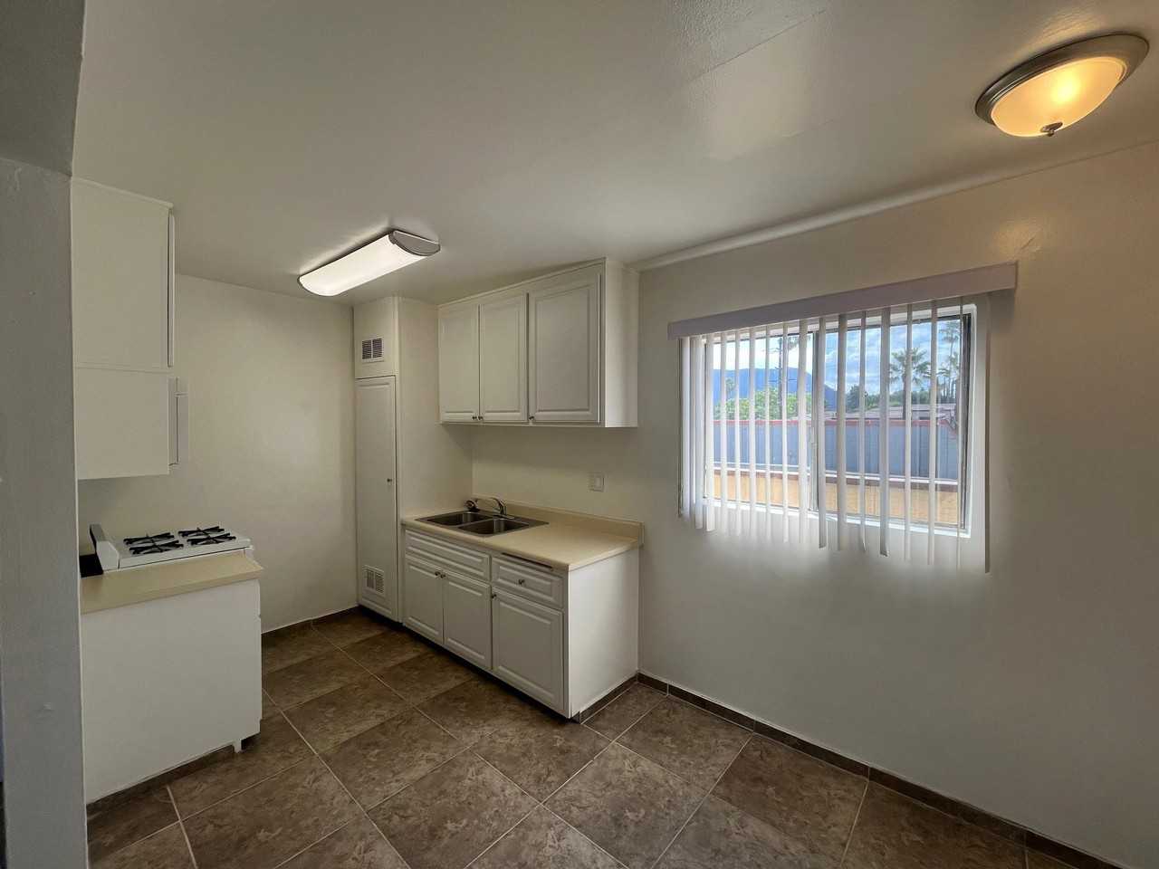 4837 Clybourn - Photo 3 of 18