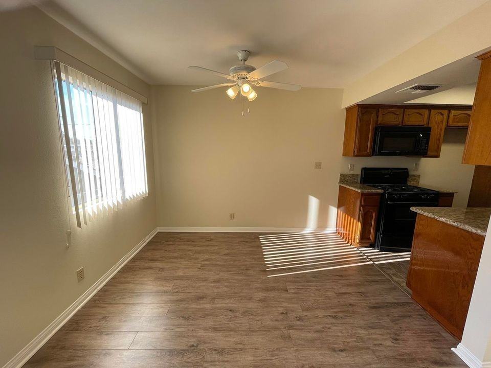 536 North Mariposa St - Photo 5 of 18