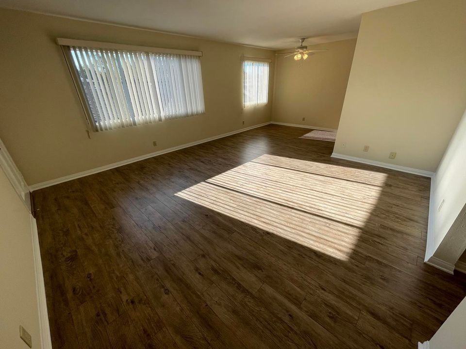 536 North Mariposa St - Photo 7 of 18