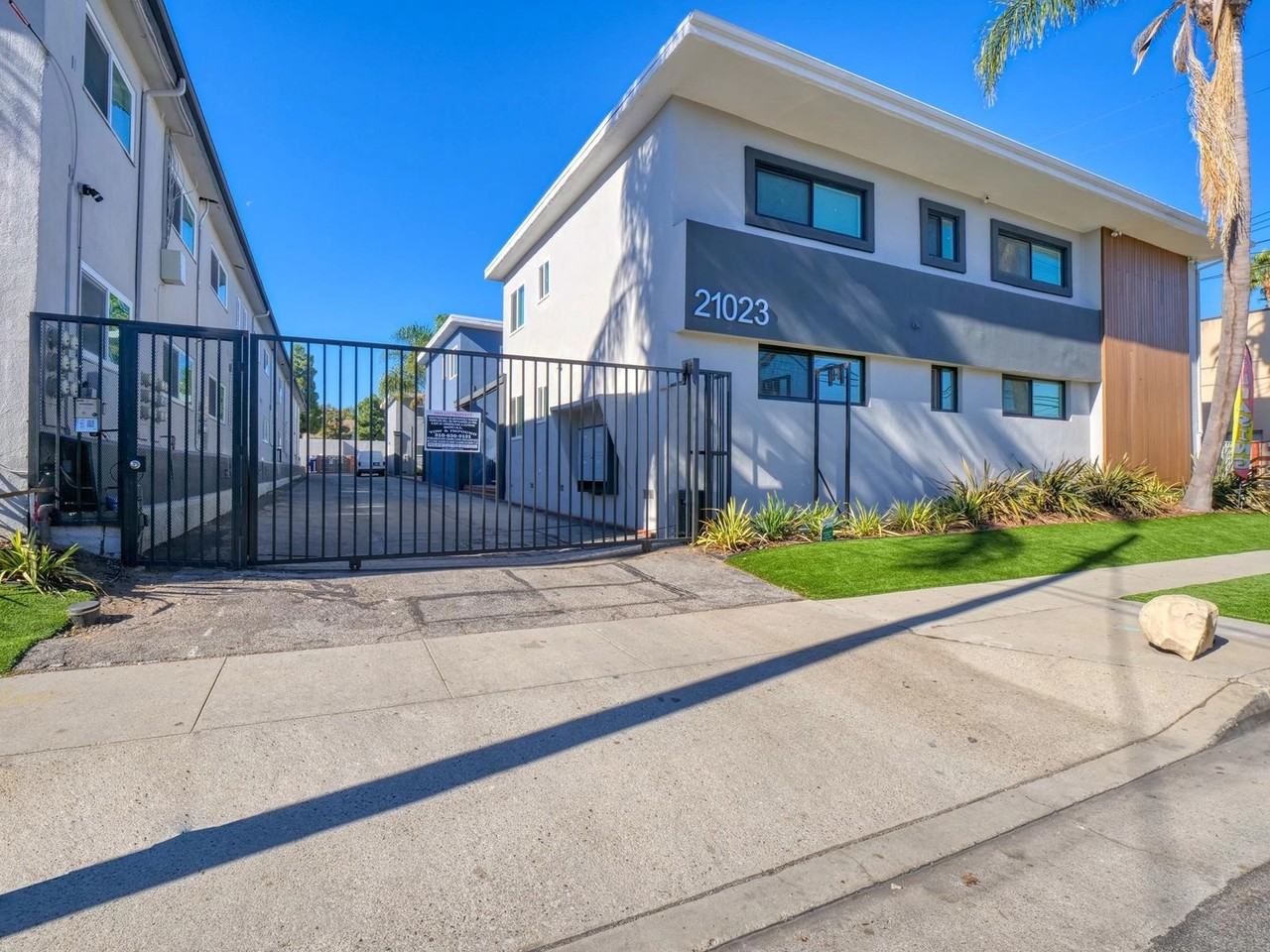 21023 Amie Ave - Photo 3 of 50