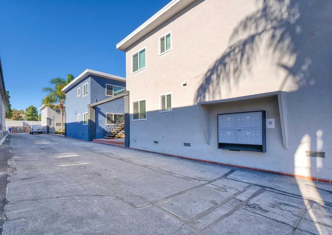 21023 Amie Ave - Photo 6 of 50